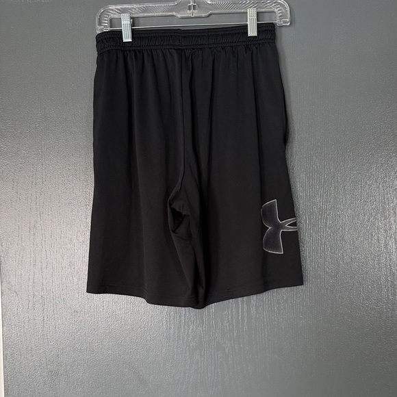 Under Armour Men's Athletic Black Shorts - Picture 3 of 3